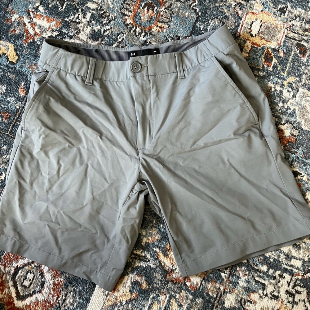 Men’s size 34 gray Under Armour golf shorts